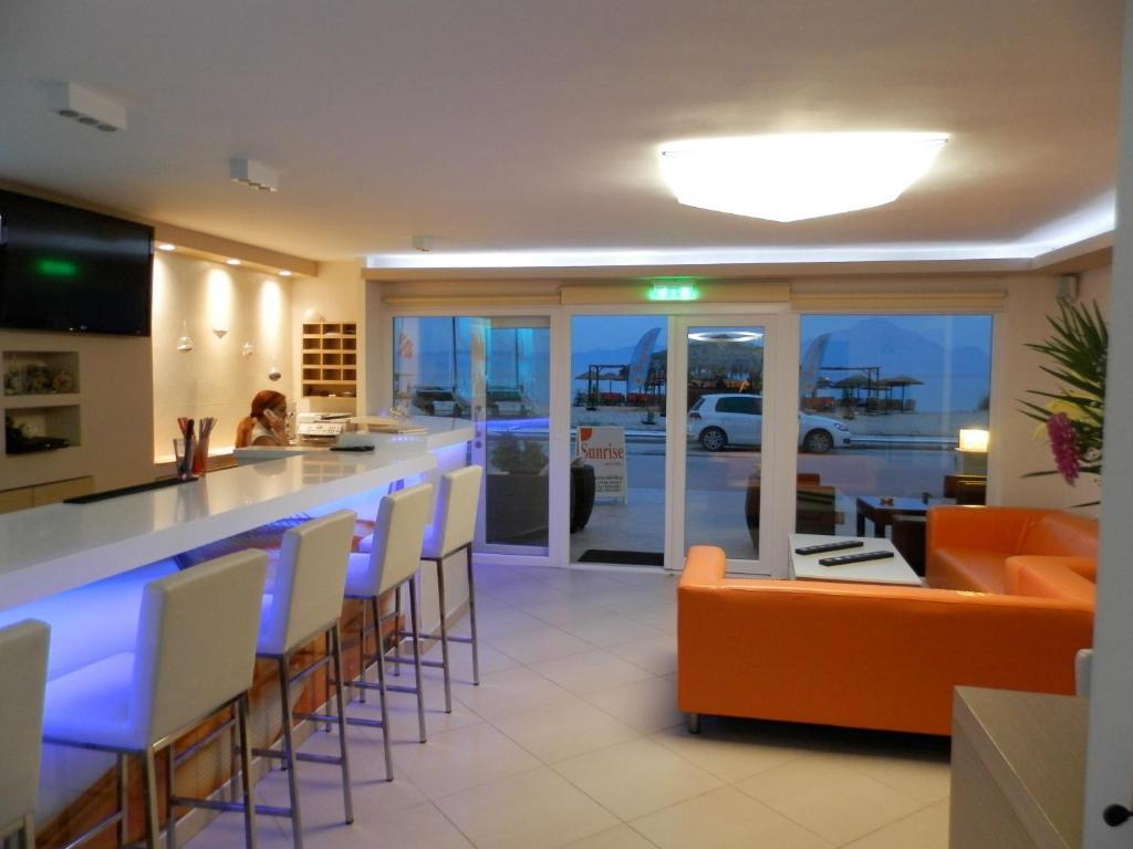 Sunrise Hotel Sarti Buitenkant foto